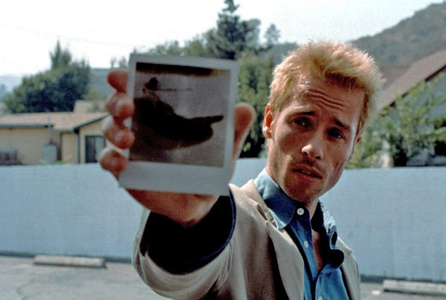 Memento (2000)